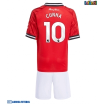 Camisa de Futebol Manchester United Matheus Cunha #10 Equipamento Principal Infantil 2025-26 Manga Curta (+ Calças curtas)